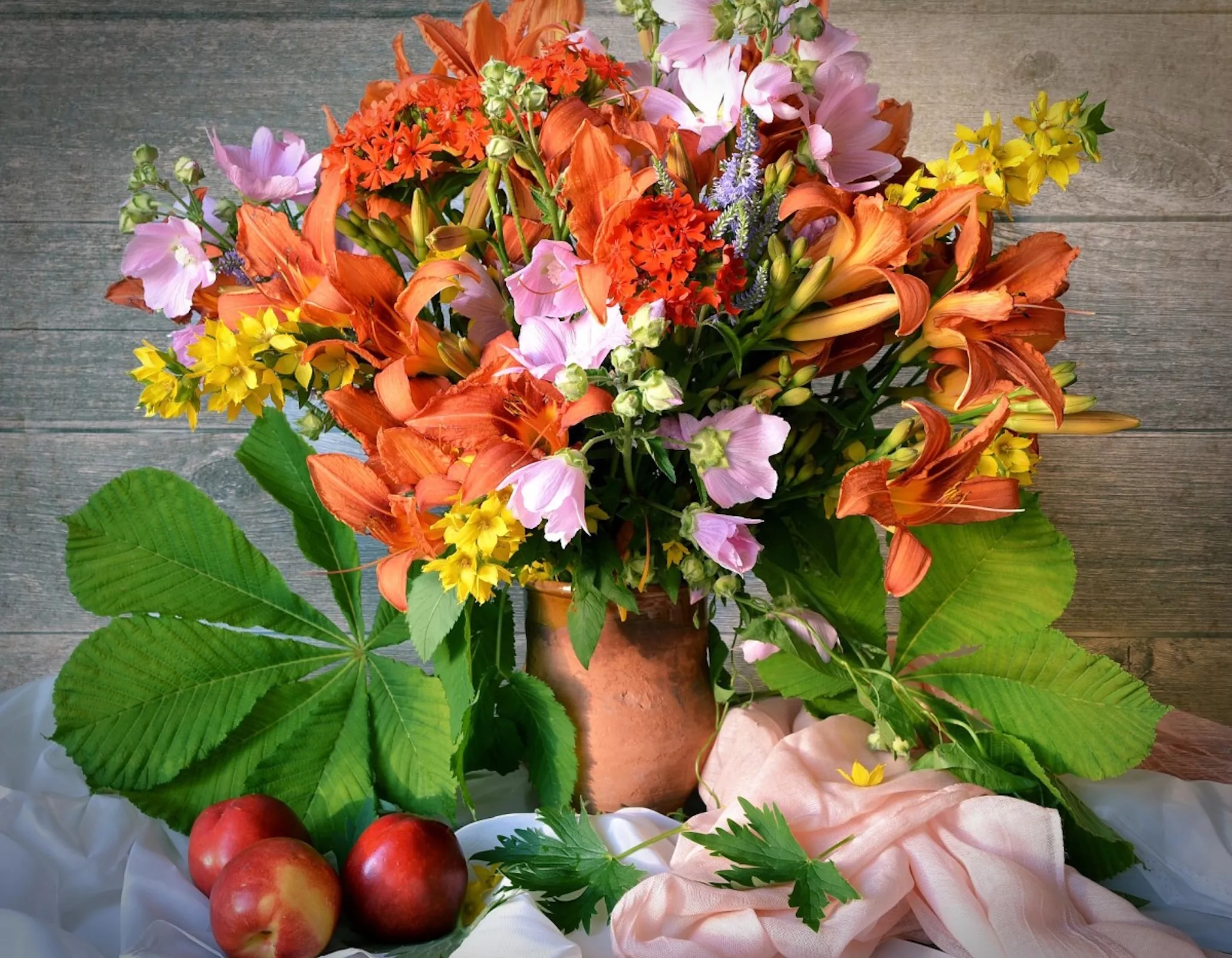 Лилии и яблоки