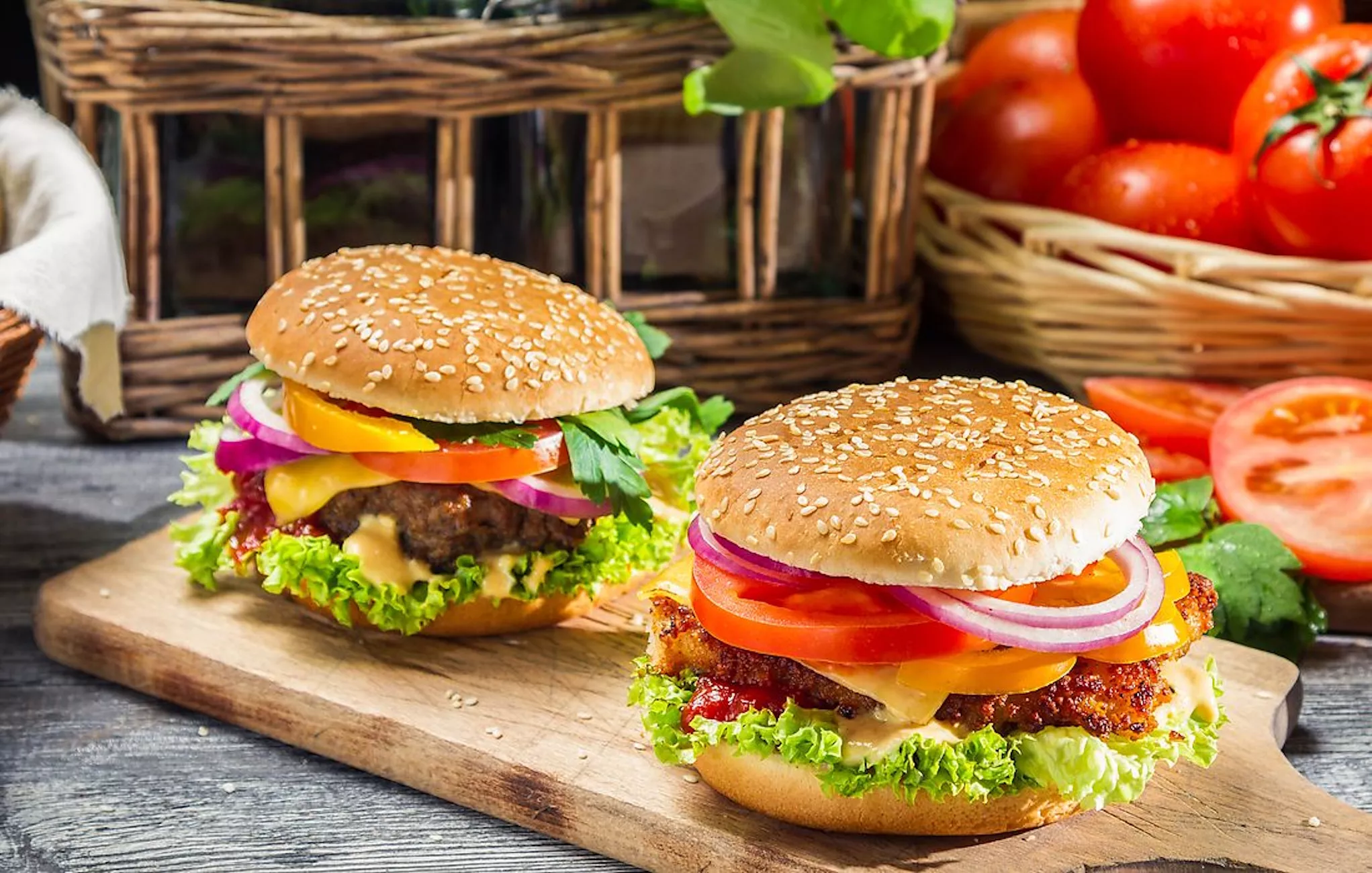 Бургеры и томаты