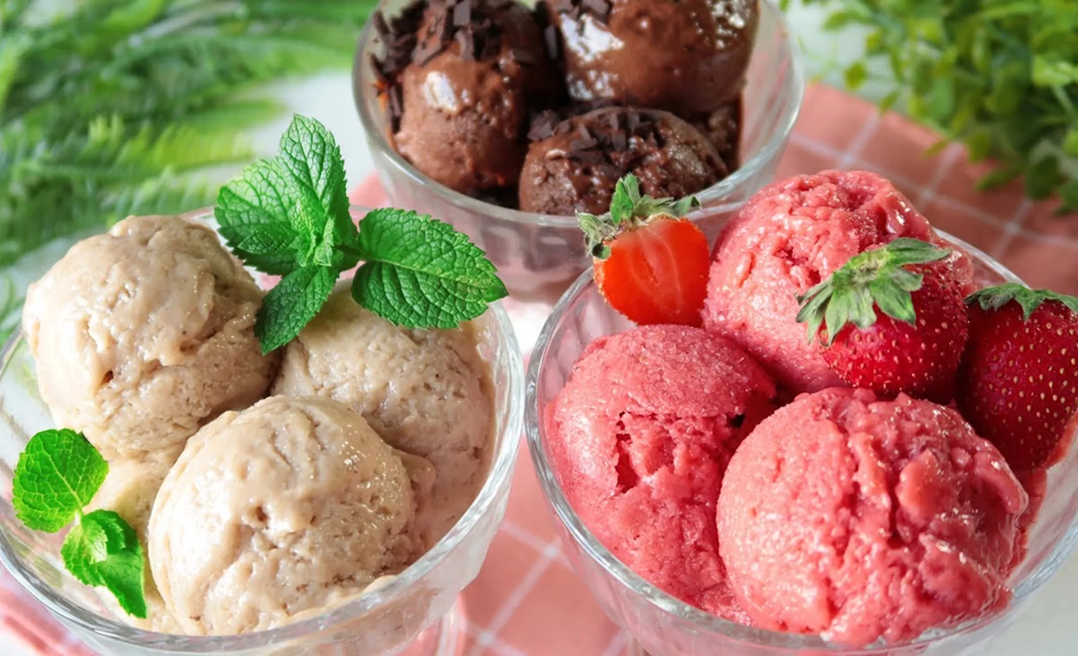 Три разных вкуса мороженого