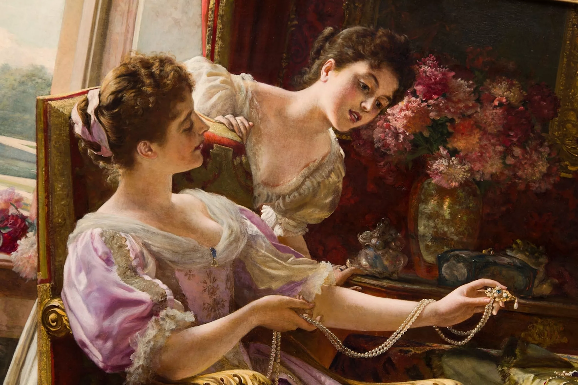 Красивая брошь