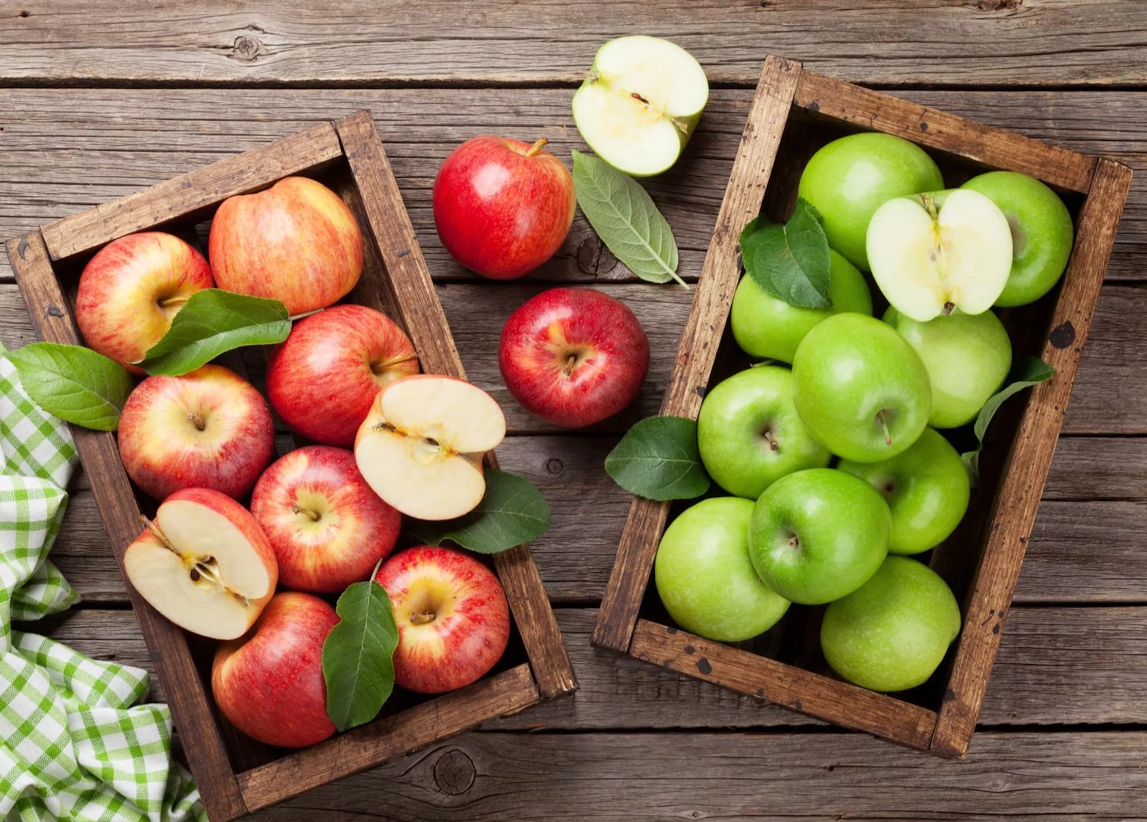 Два ящика яблок