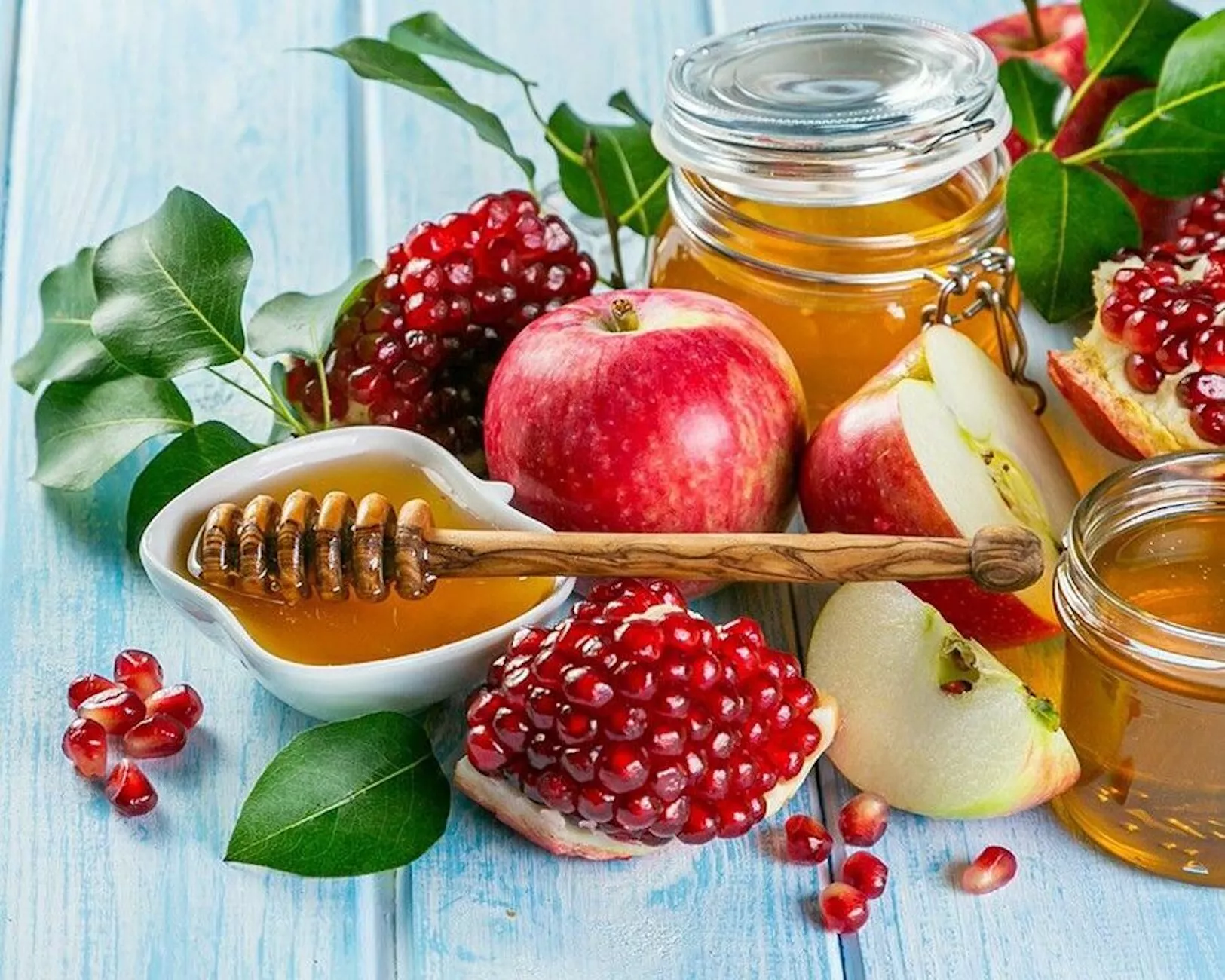 Мед, яблоки и гранаты