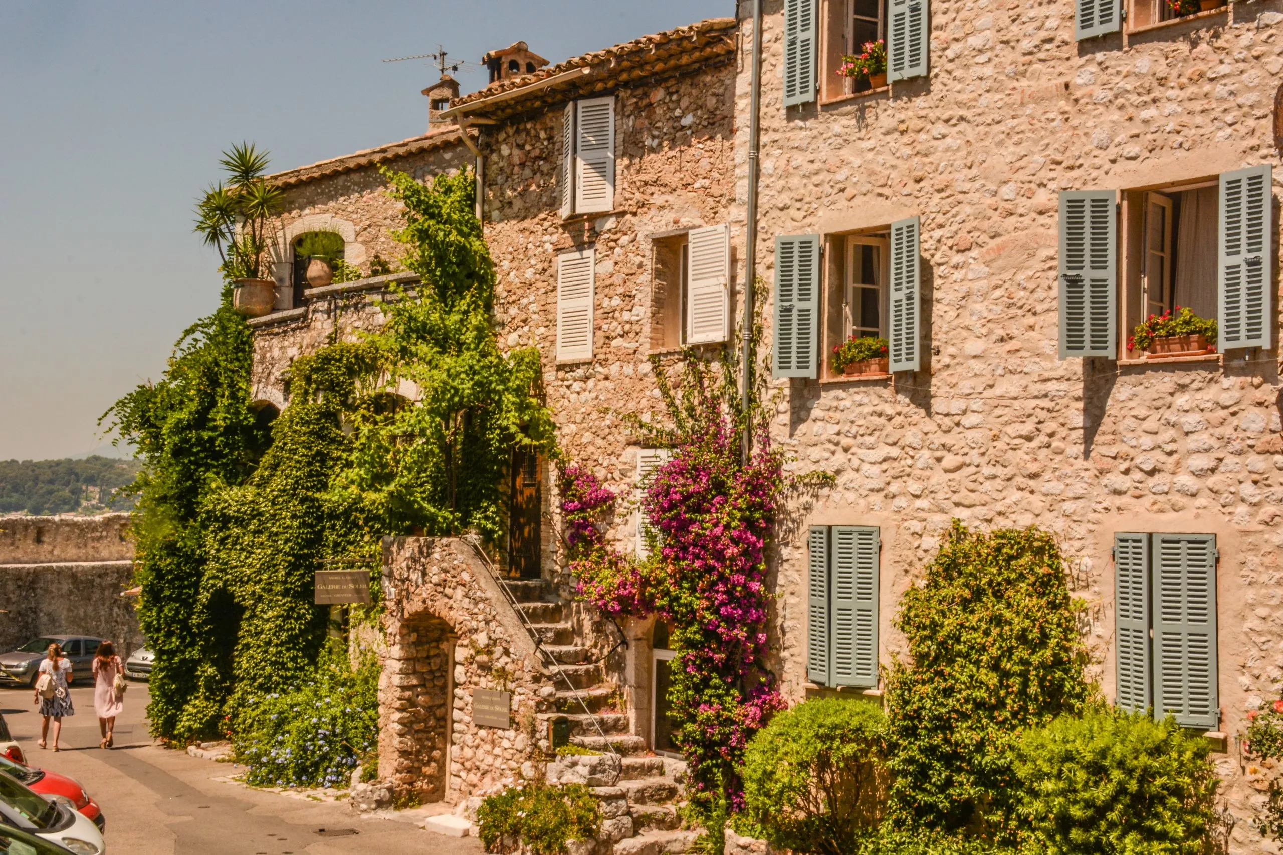 Сен-Поль-де-Ванс летом