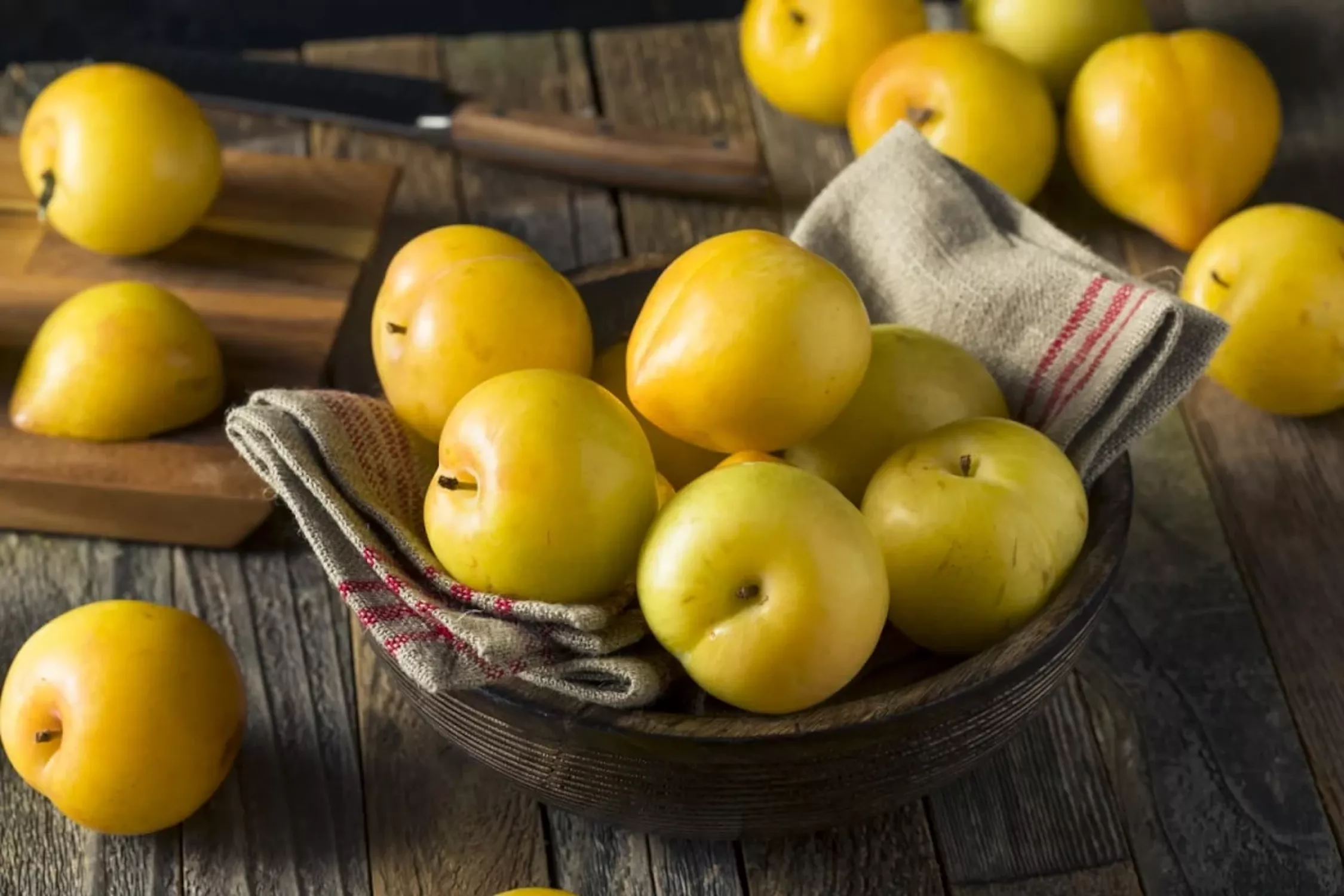 Желтая медовая слива