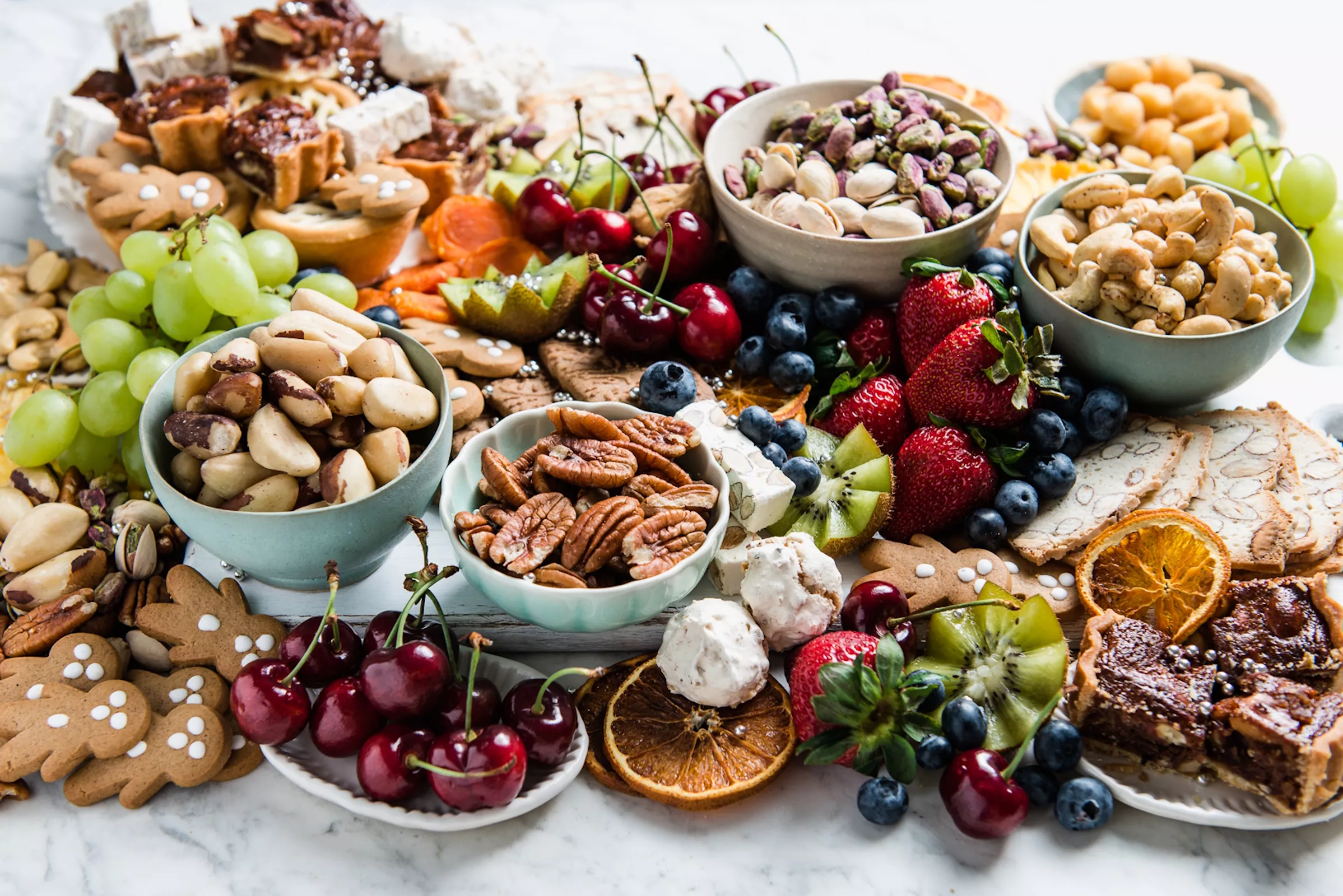 Ягоды и орешки