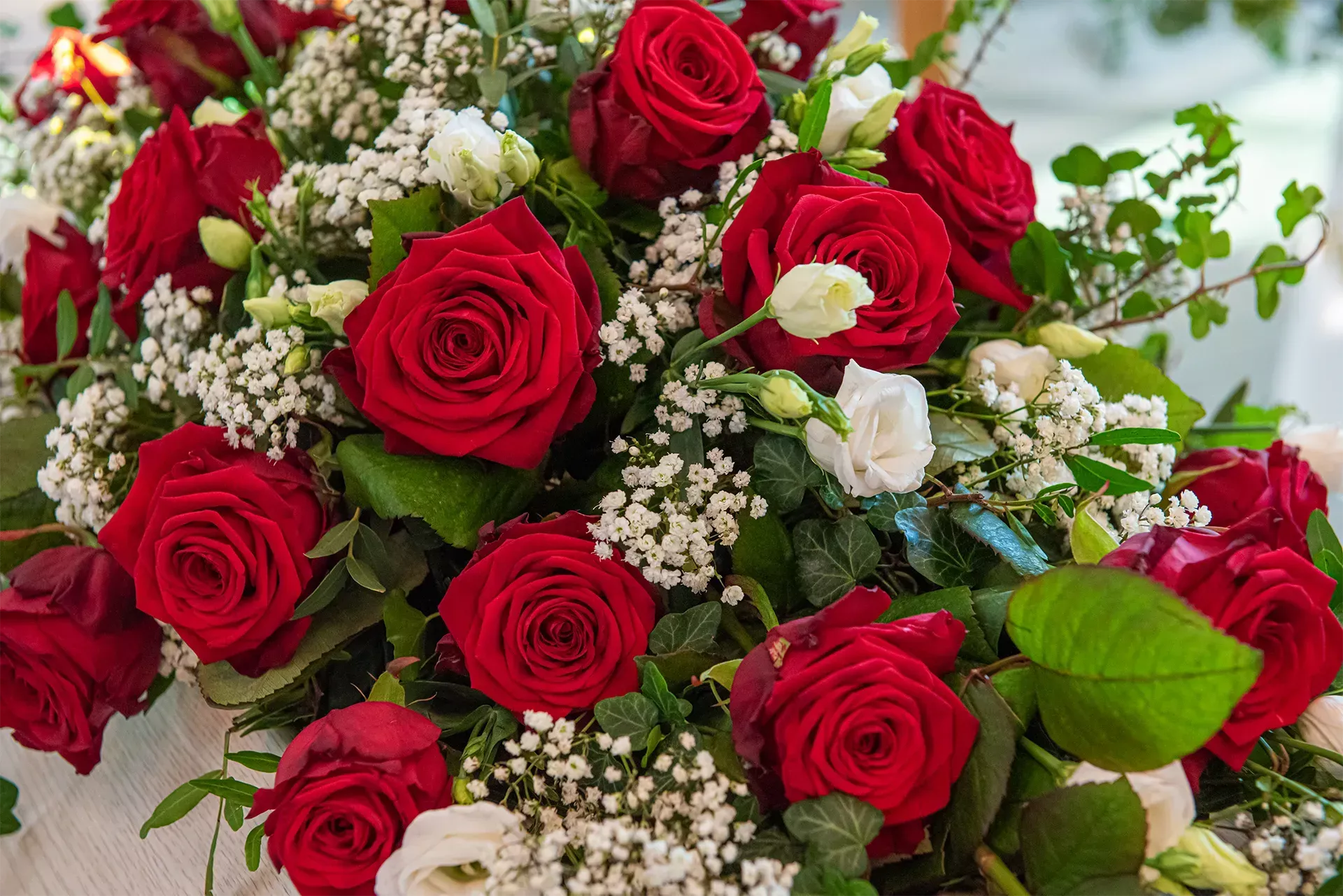 Букет с красными розами