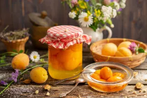 Абрикосы в банке