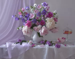 Колокольчики и пионы