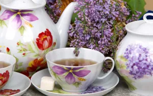 Сирень и чашка чая