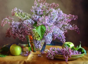 Сирень и яблоки