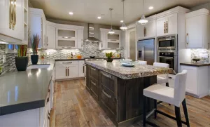 Коричнево-белая кухня