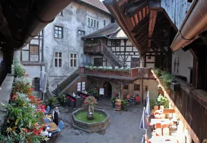 Замок Шаттенбург двор