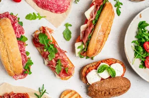 Багет с ветчиной и зеленью