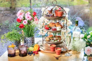 Перекус в саду