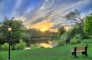 Закат, река, скамья