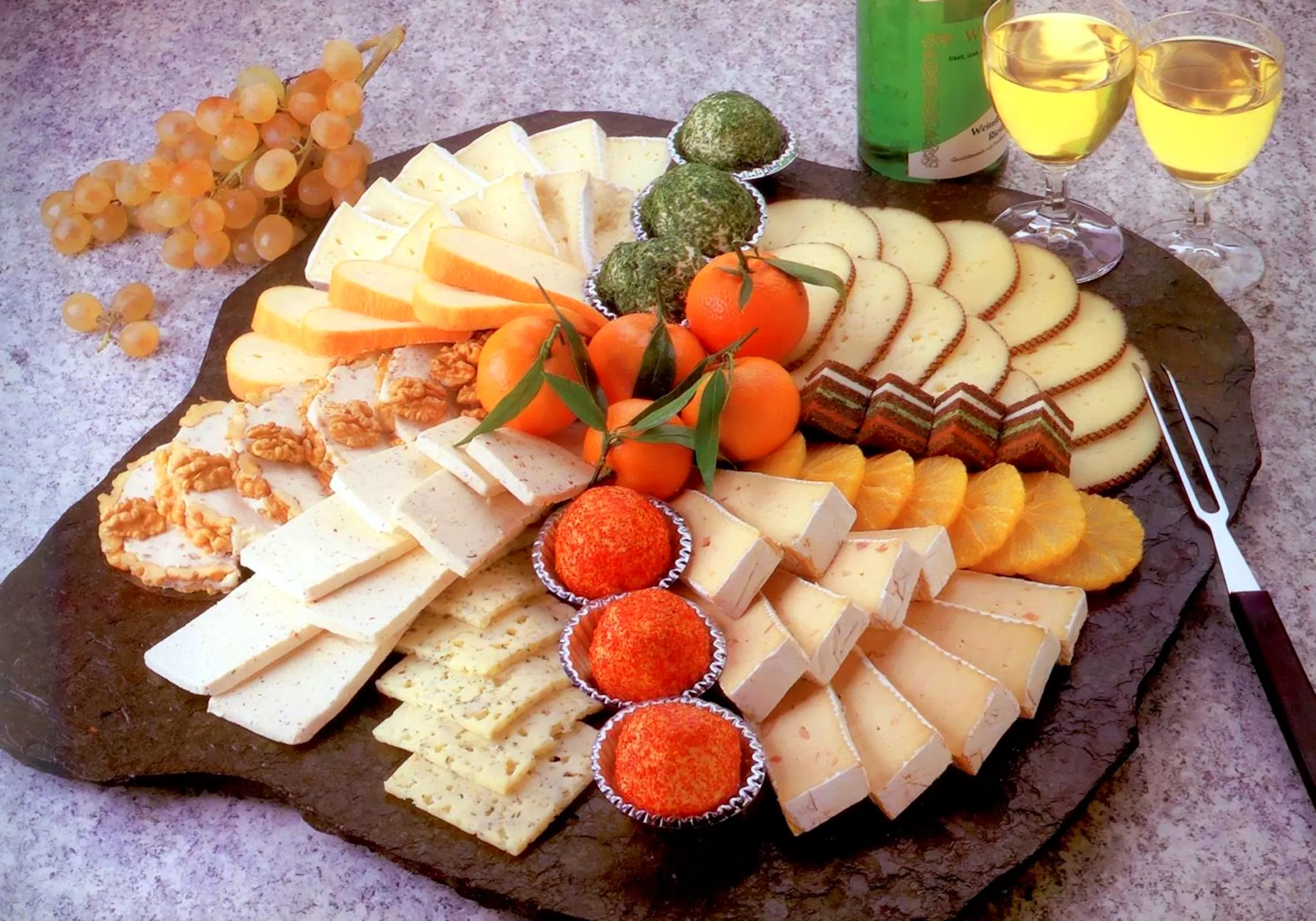 Сыр и мандарины