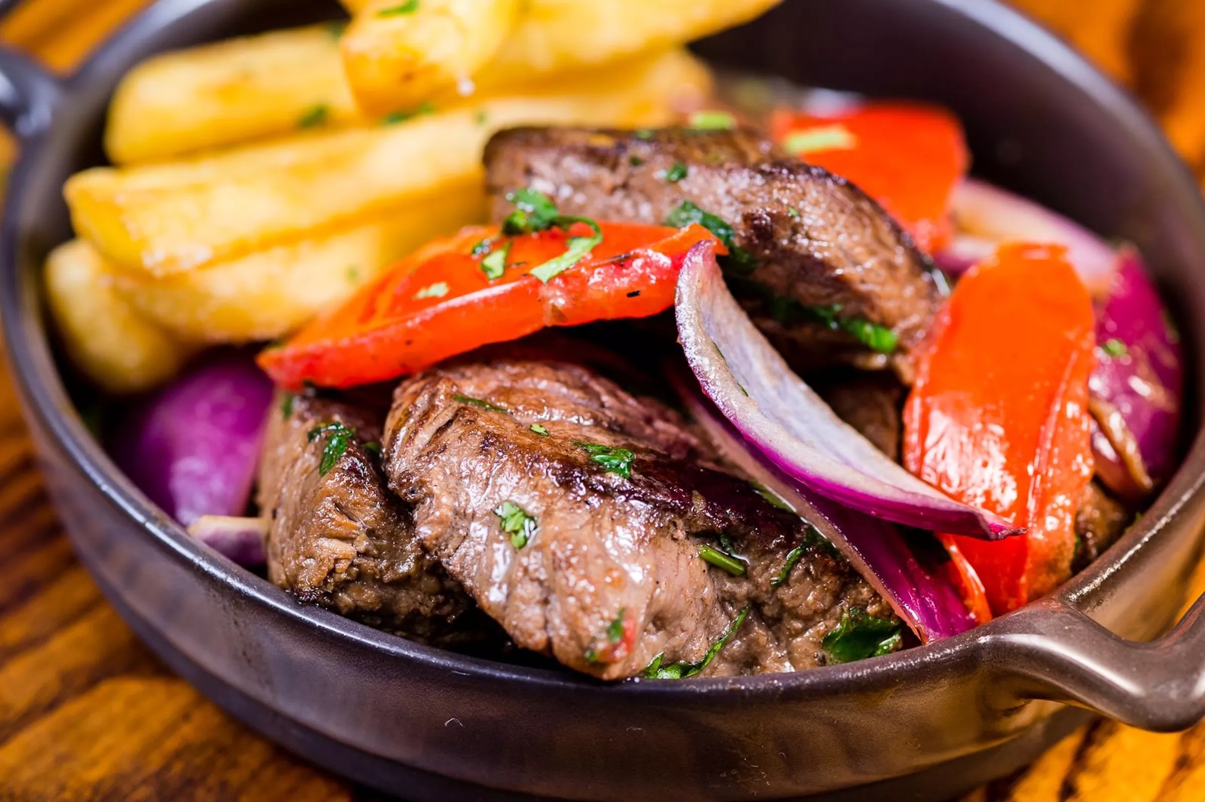 Мясо с перцем и картошкой