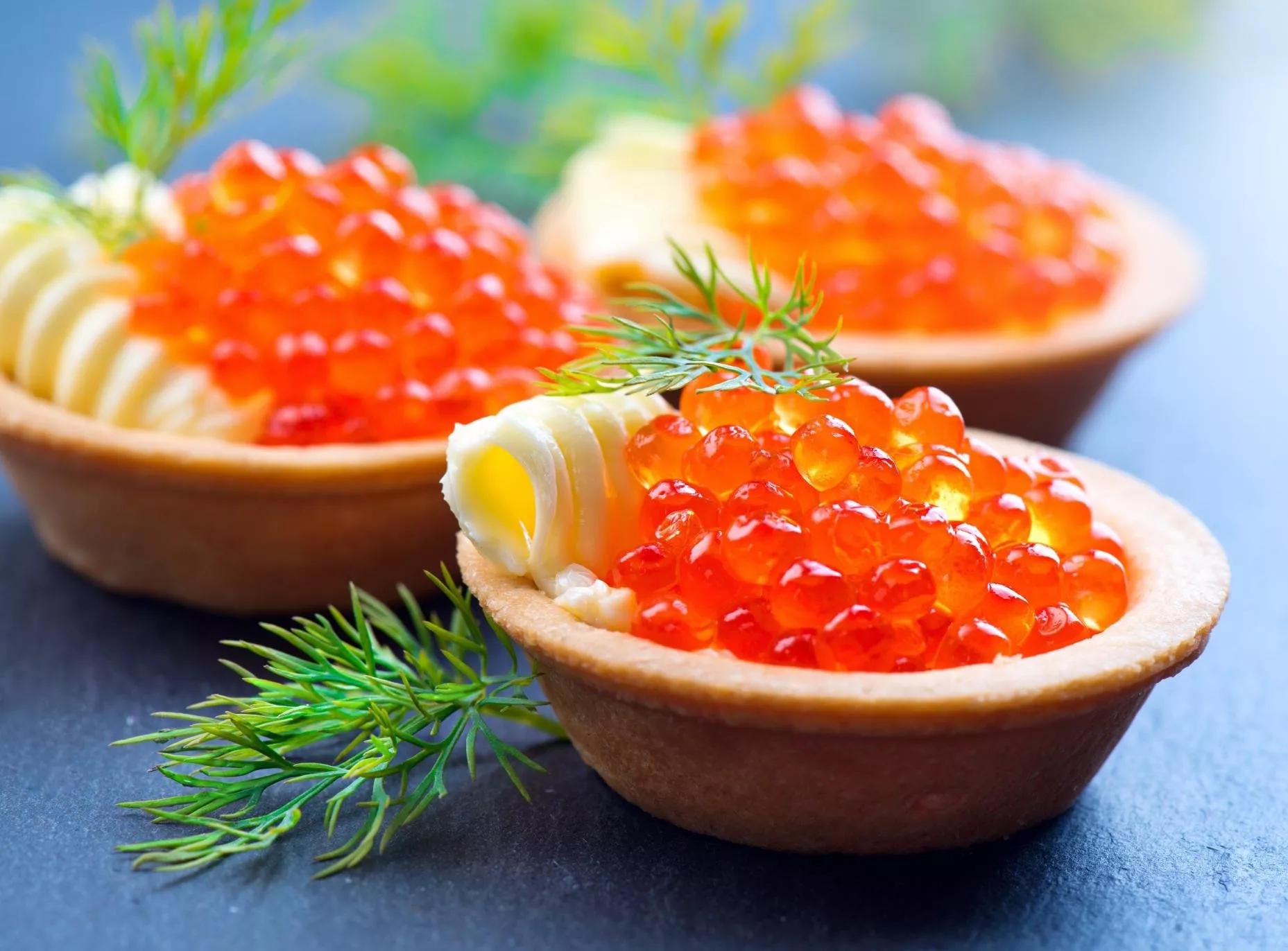 Тарталетки и красная икра