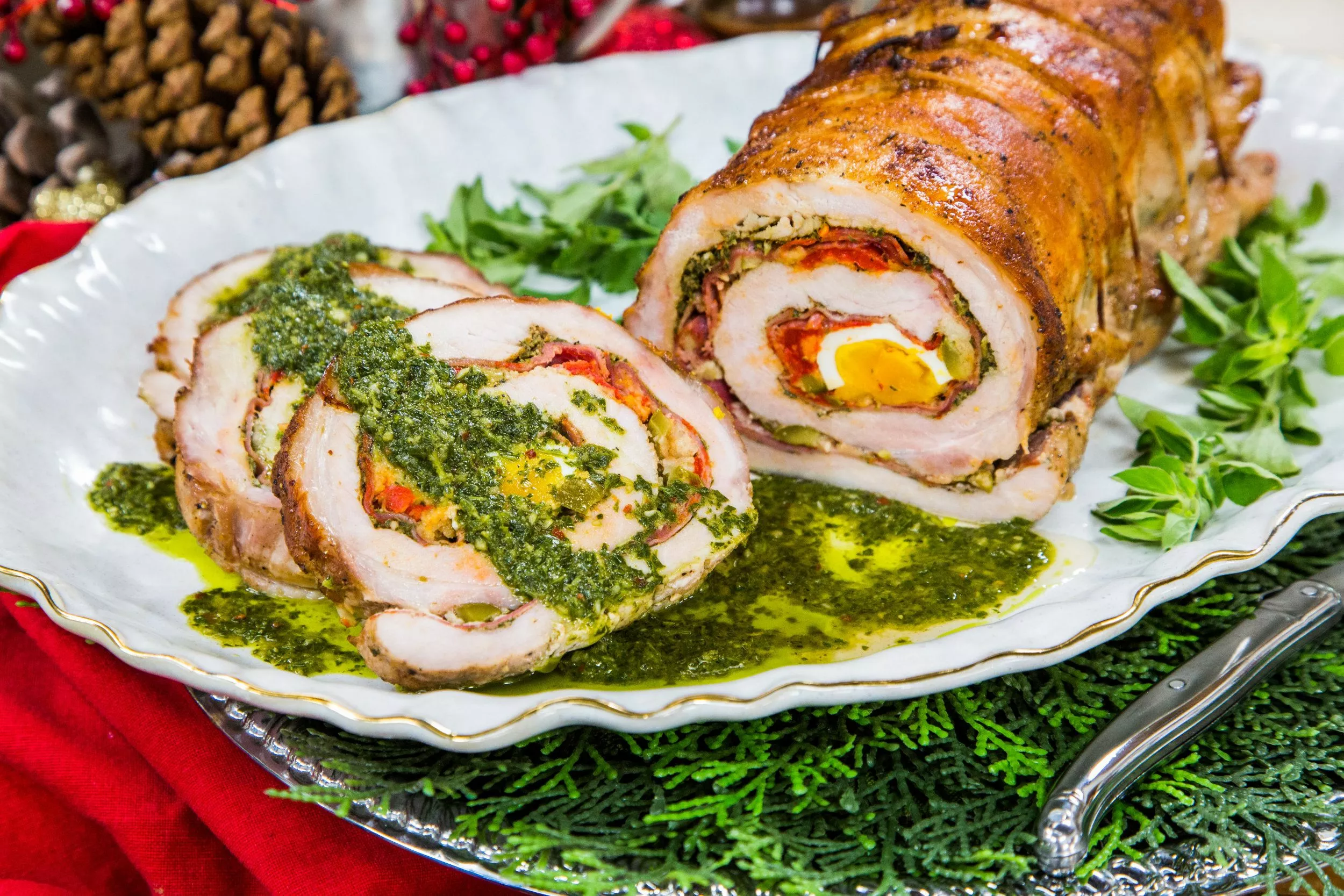 Рулет мясной с яйцом