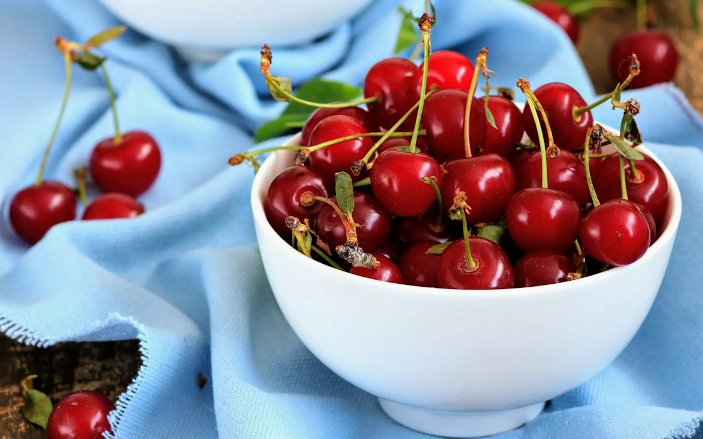Вишня спелая
