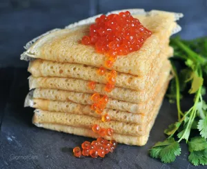 Блины с красной икрой и петрушкой