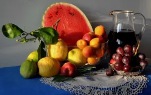 Фрукты и сок