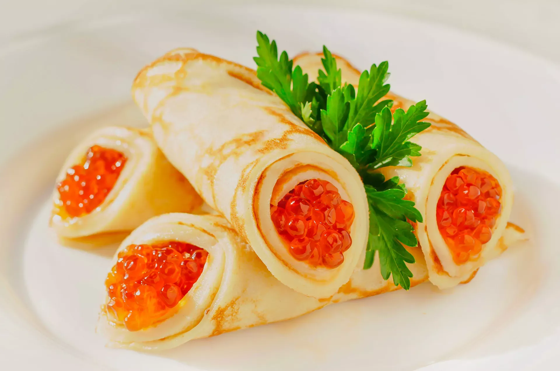 Блины с икрой и петрушкой