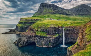 Водопад и море