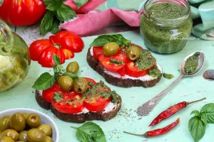Брускетты с соусом