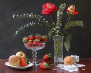 Розы, персики и клубника