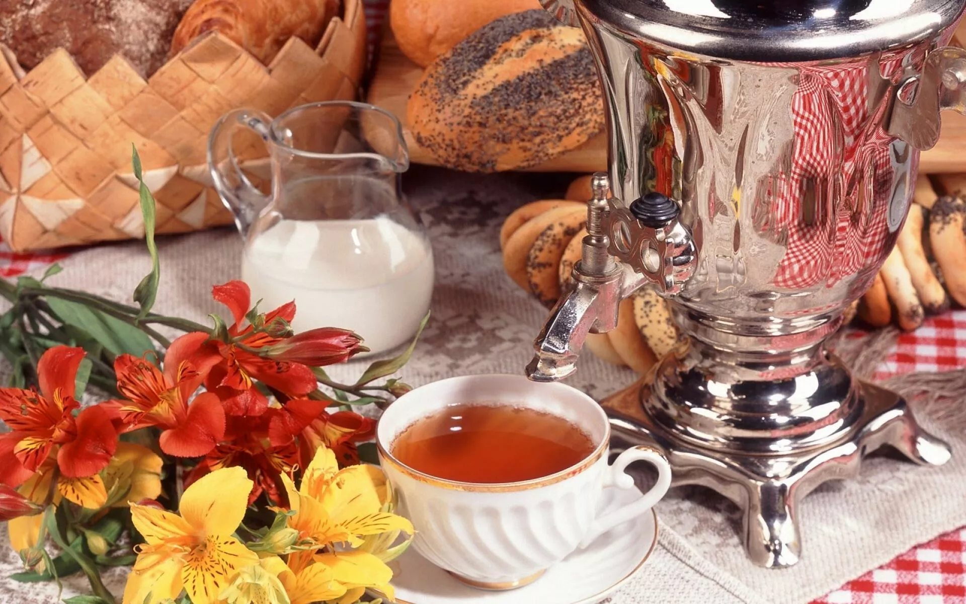 Чай, молоко, самовар