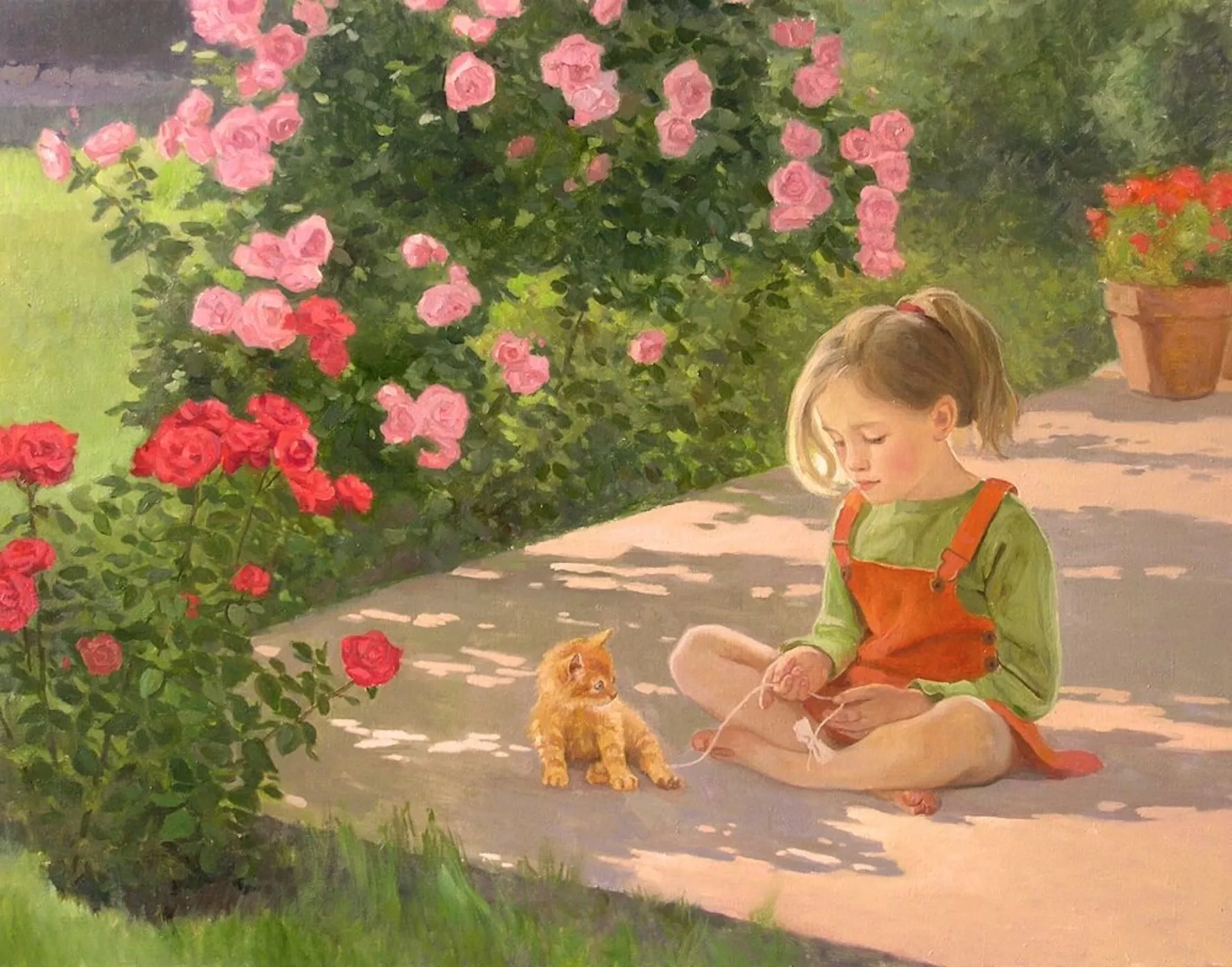 Девочка с котенком в саду