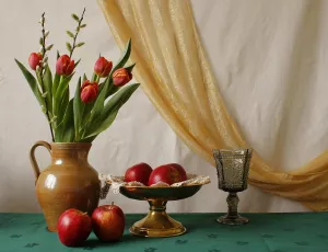 Тюльпаны, яблоки, тюль