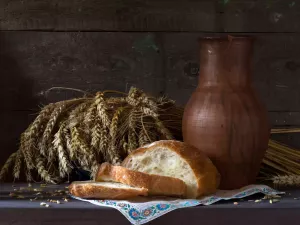Хлеб, пшеница и кувшин