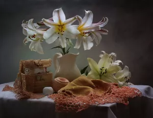 Лилии и шкатулка