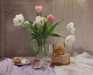 Тюльпаны в букете и кот