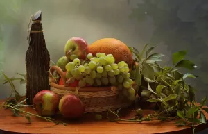 Бутылка, фрукты, листья