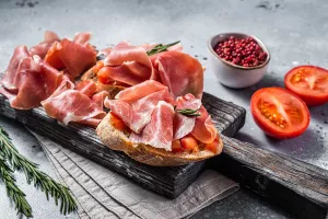 Мясные брускетты