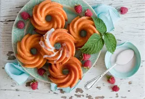 Печенье с малиной и глазурью