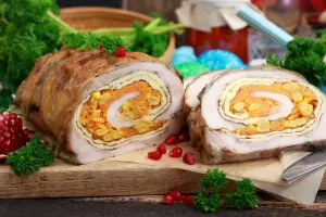 Мясной рулет с начинкой