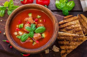 Гаспачо с гренками