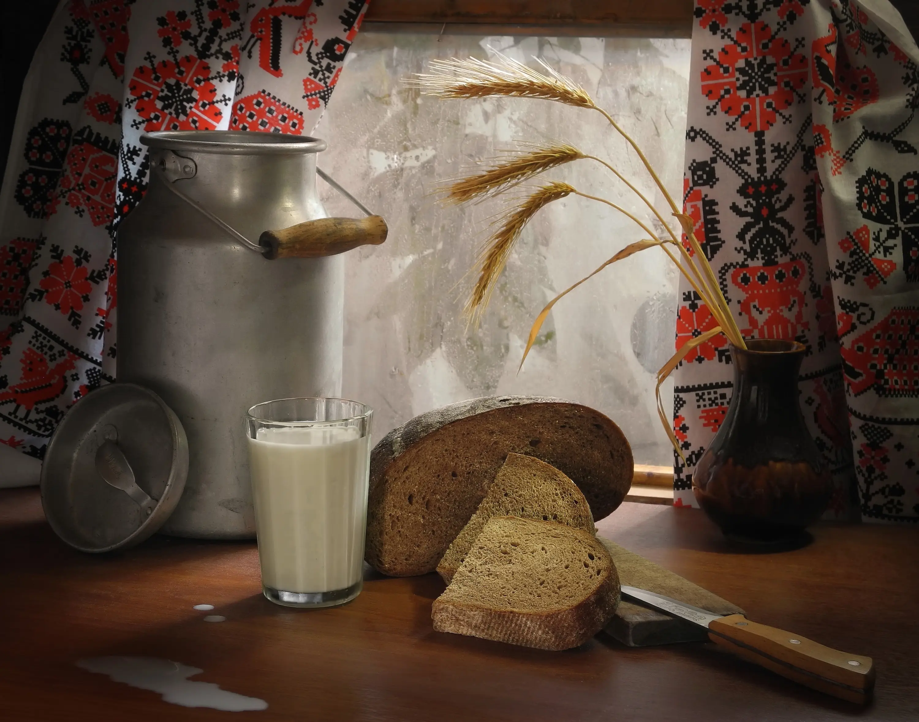 Молоко с хлебом