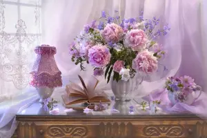 Пионы и абажур
