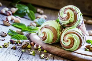 Фисташково-шоколадное мороженое