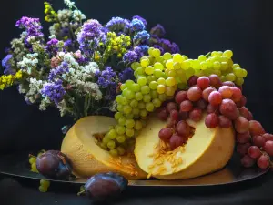 Диня, виноград и сухоцветы