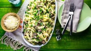 Паста с грибами и горошком
