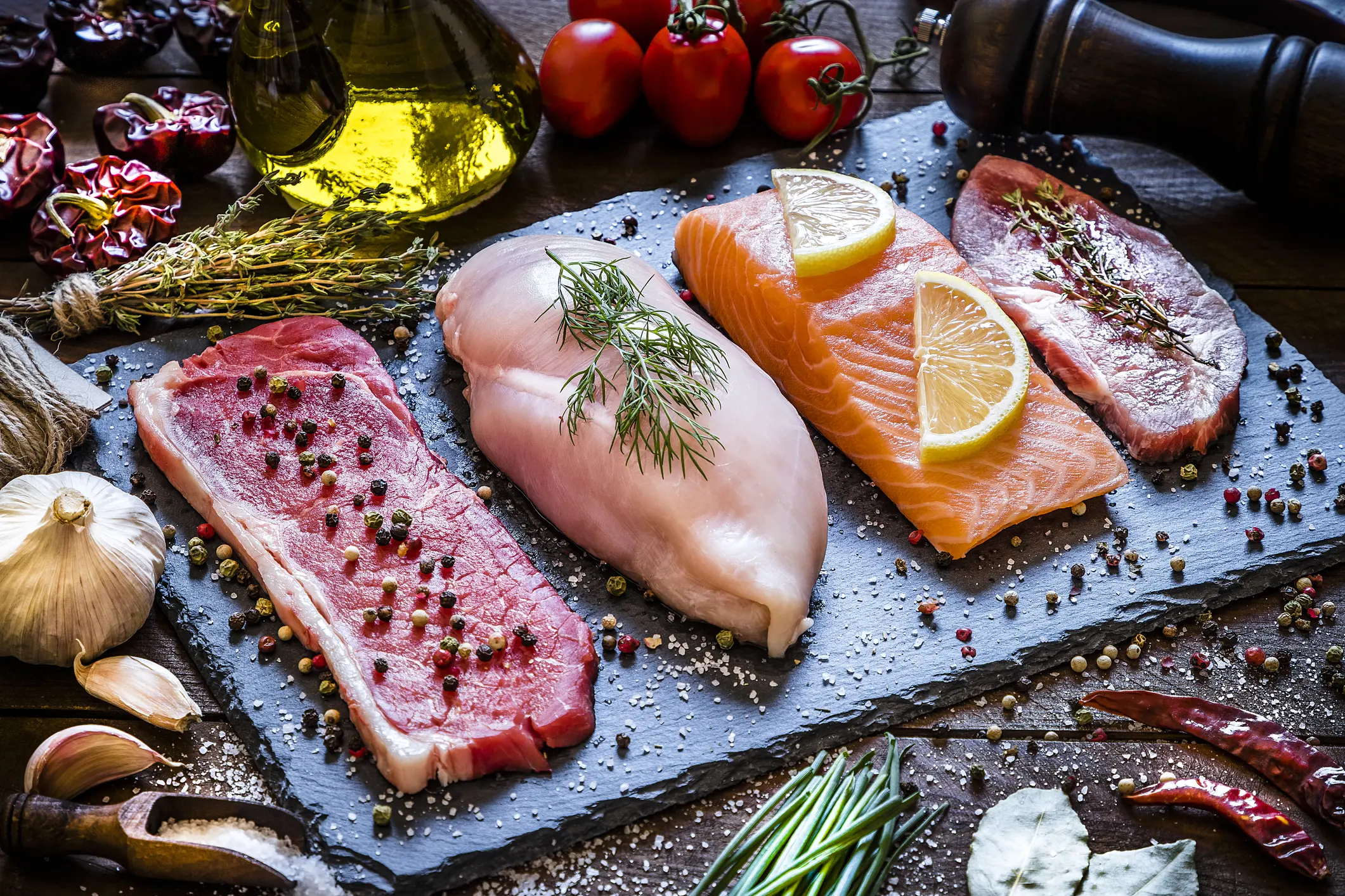Разное мясо и специи