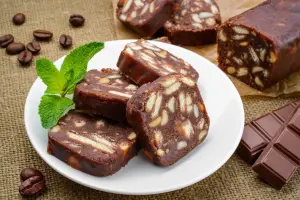 Сладкая шоколадная колбаска