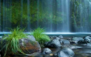 Вода и камни